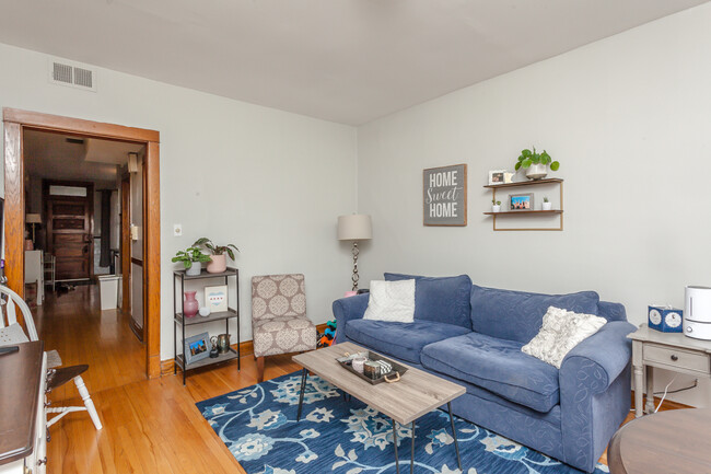 1538 W Wrightwood Ave, Unit 2 in Chicago, IL - Building Photo - Building Photo