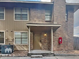 21502 Millhouse Rd in Houston, TX - Building Photo