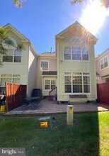 5722 Governors Pond Cir in Alexandria, VA - Building Photo - Building Photo