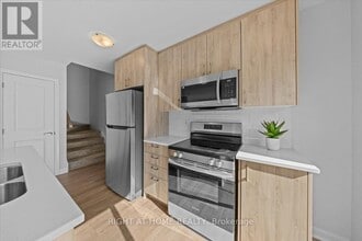 1328 Creekway Private in Ottawa, ON - Building Photo - Building Photo