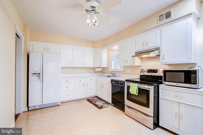 9005 Eugene Dr in Gaithersburg, MD - Building Photo - Building Photo