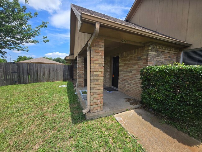 10327-10329 Bernardin Cir in Dallas, TX - Building Photo - Building Photo