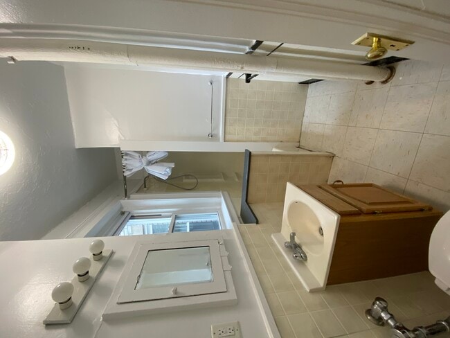 1800 Commonwealth Ave, Unit 33 in Boston, MA - Building Photo - Building Photo