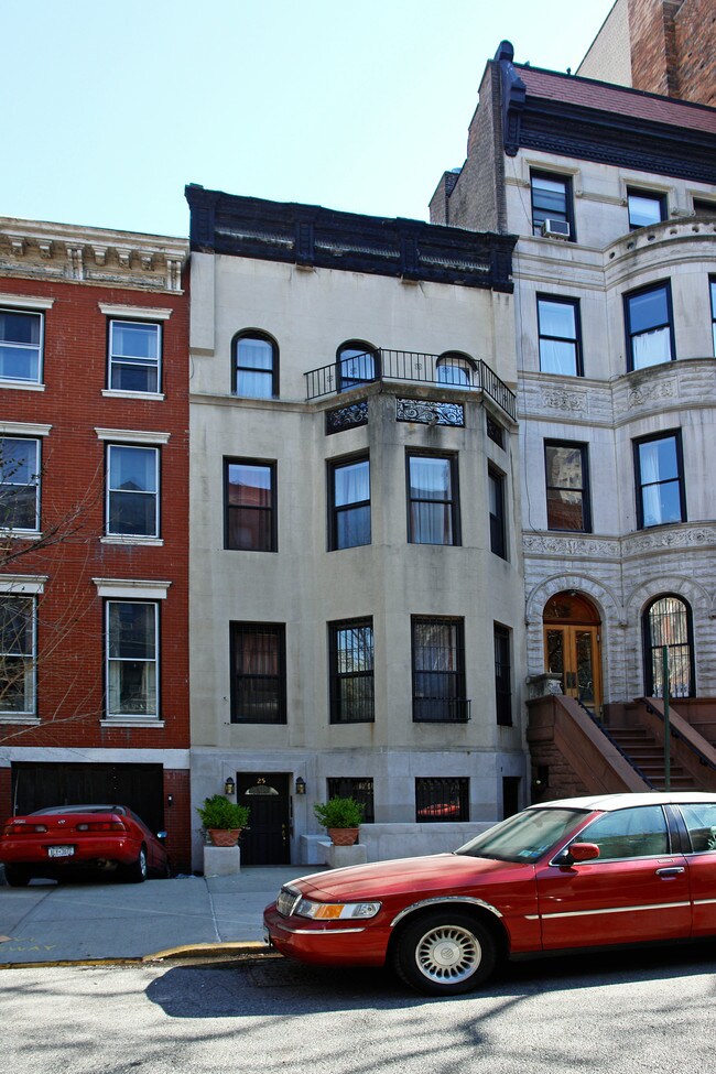 25A W 83rd St in New York, NY - Building Photo - Building Photo