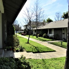 Mountain Shadow Apartments in Glendora, CA - Building Photo - Building Photo