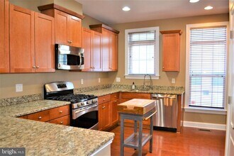 426 N Thomas St in Arlington, VA - Building Photo - Building Photo