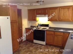 1802 Manhattan Dr in Waukesha, WI - Building Photo - Building Photo