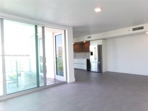 1025 92nd St, Unit 601 in Bay Harbor Islands, FL - Foto de edificio - Building Photo