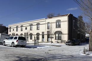 1023-1033 W 9th Ave Apartments