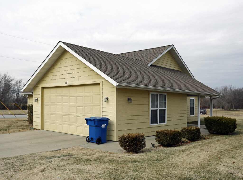 Rosewood Estates Apartments in Springfield, MO
