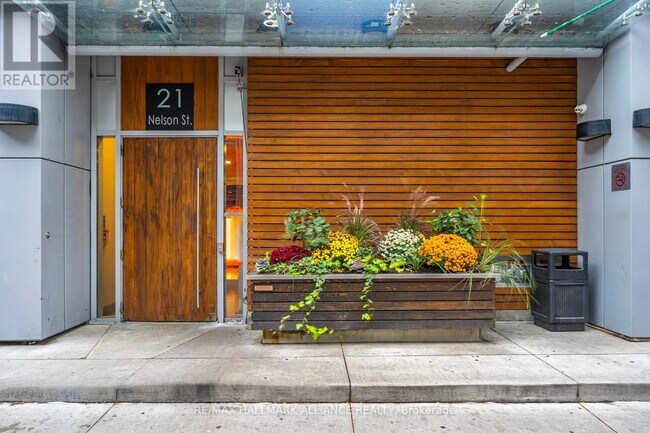 21 Nelson St in Toronto, ON - Building Photo - Building Photo