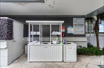 1395 Brickell Ave in Miami, FL - Foto de edificio - Building Photo