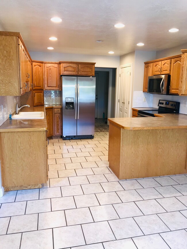 633 S Teresa St in Kaysville, UT - Building Photo - Building Photo