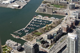 500 Queens Quay Blvd W in Toronto, ON - Building Photo - Building Photo