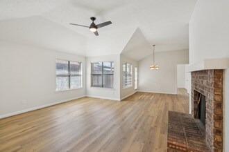 558 Lee Dr in Coppell, TX - Foto de edificio - Building Photo