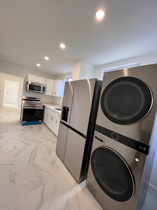 3025 NW 8th Ave in Miami, FL - Building Photo