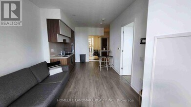 39 Roehampton Ave in St Catharines, ON - Building Photo - Building Photo