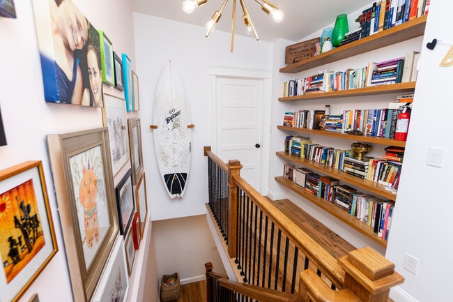 452 W 4th St, Unit 452
