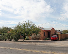 Las Casitas Apartments in Tucson, AZ - Building Photo - Building Photo