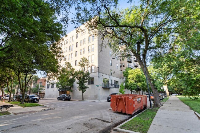 property at 811 S Lytle St