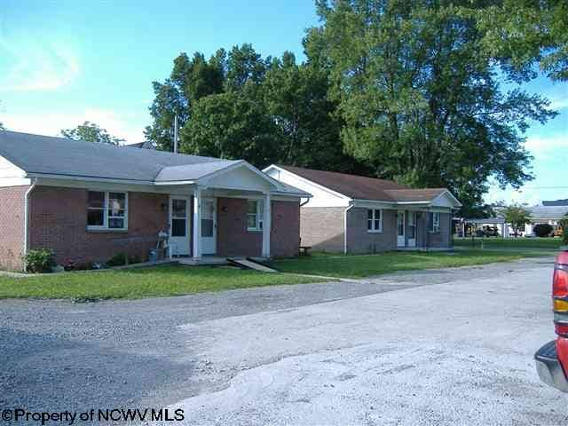 1&2 Whiteman Ave in Elkins, WV - Building Photo