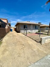 1641 Stewart Ave in Las Vegas, NV - Building Photo - Building Photo