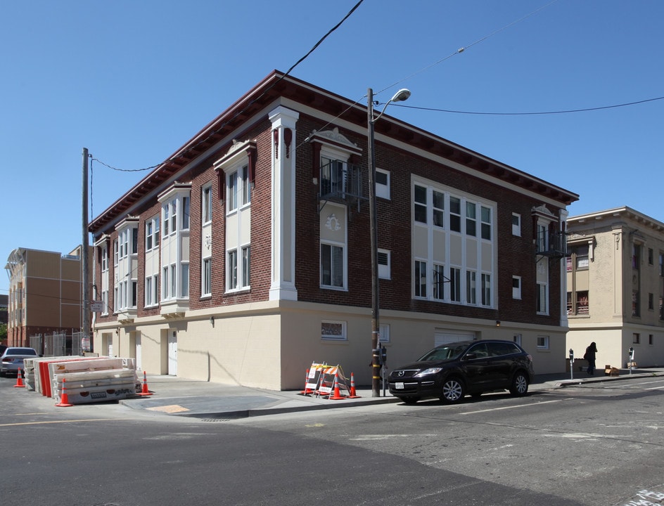 361 14th St in San Francisco, CA - Building Photo