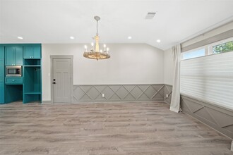 1725 Woodcrest Dr in Houston, TX - Foto de edificio - Building Photo