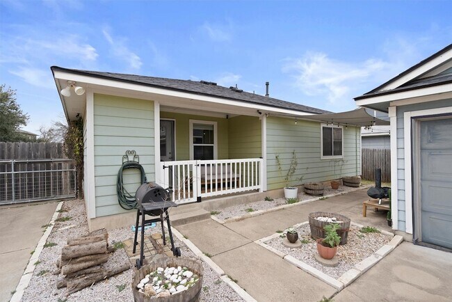 12117 Briarcreek Loop in Manor, TX - Building Photo - Building Photo