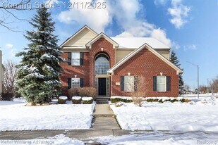 24975 Bloomfield Ct in Novi, MI - Building Photo