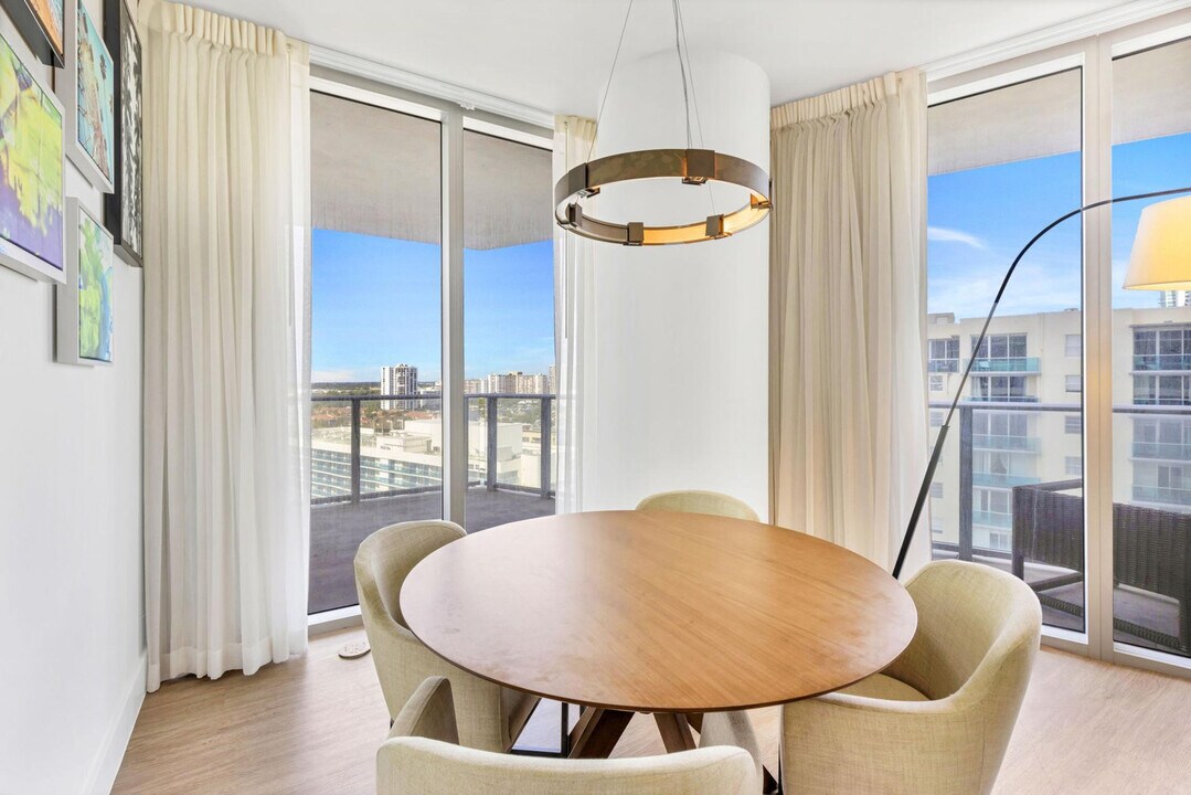 4111 S Ocean Dr in Hollywood, FL - Building Photo