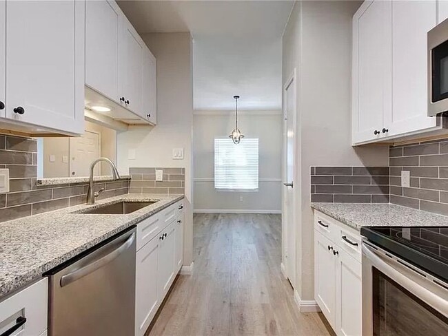 12166 Metric Blvd in Austin, TX - Building Photo - Building Photo
