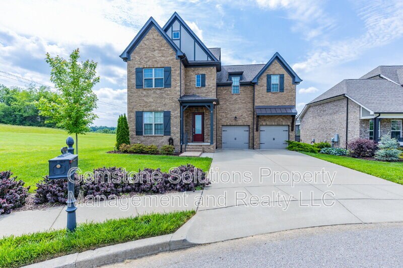 2944 Hadley Close Ln in Thompson's Station, TN - Building Photo