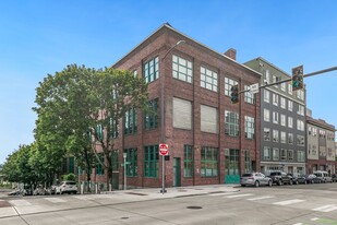 66 Bell St, Unit 31 in Seattle, WA - Building Photo