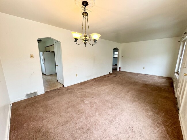 1220 Colonial Ln in Bethel Park, PA - Building Photo - Building Photo