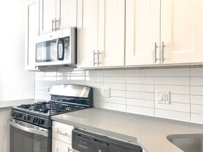 3110 N Milwaukee Ave in Chicago, IL - Building Photo - Building Photo
