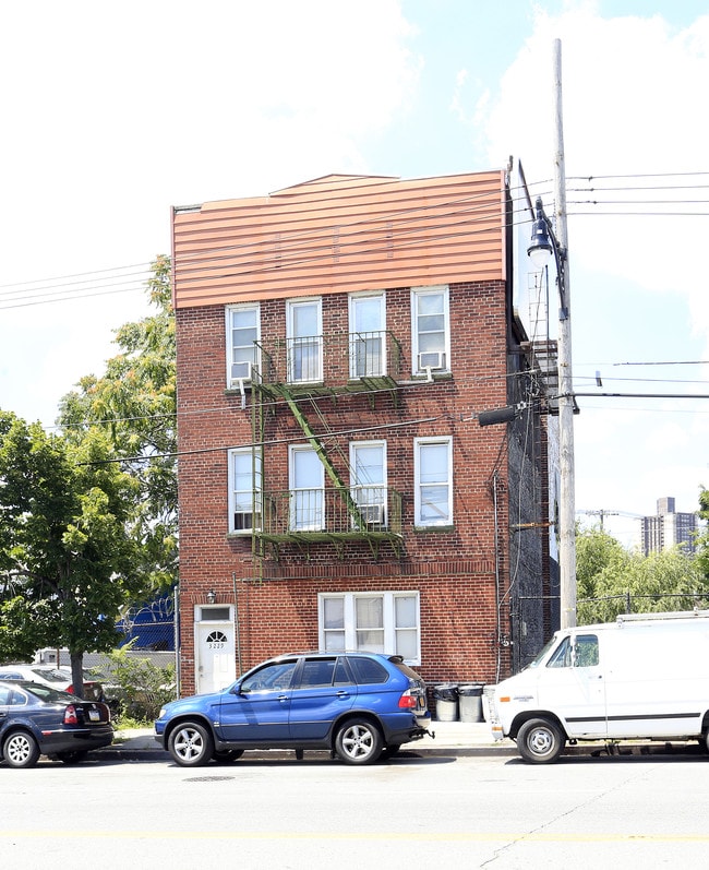 3229 Boston Rd