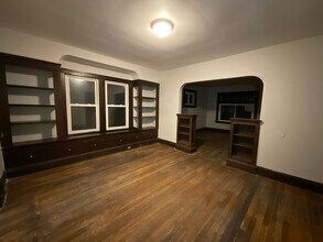 10012 Greenview Ave in Garfield Heights, OH - Foto de edificio - Building Photo