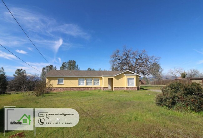 794 Twin View Blvd in Redding, CA - Building Photo - Building Photo