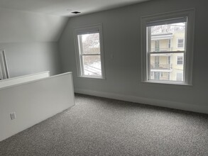 54 Allerton St, Unit #3 - 3rd Fl 2-Bedroom in Plymouth, MA - Building Photo - Building Photo