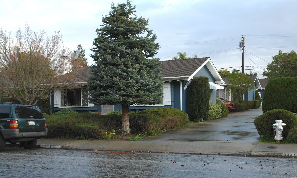 1900-1910 Marich Way in Mountain View, CA - Building Photo