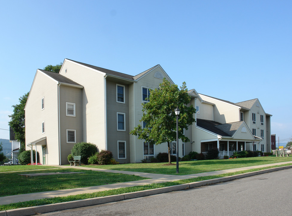 Grier Street Manor in Williamsport, PA - Foto de edificio