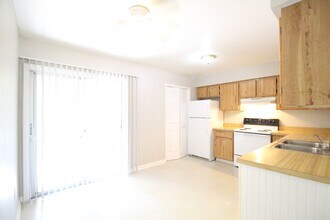 625 SW 11th Ln in Gainesville, FL - Building Photo - Building Photo