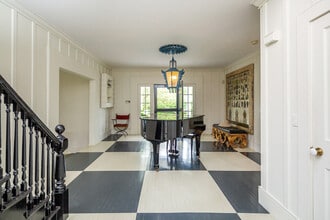 520 First Neck Lane in Southampton, NY - Building Photo - Building Photo