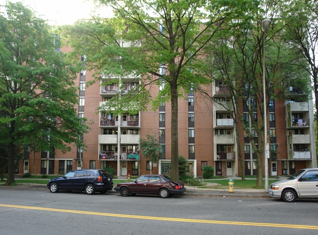 Lakeview Apartments in White Plains, NY - Foto de edificio - Building Photo