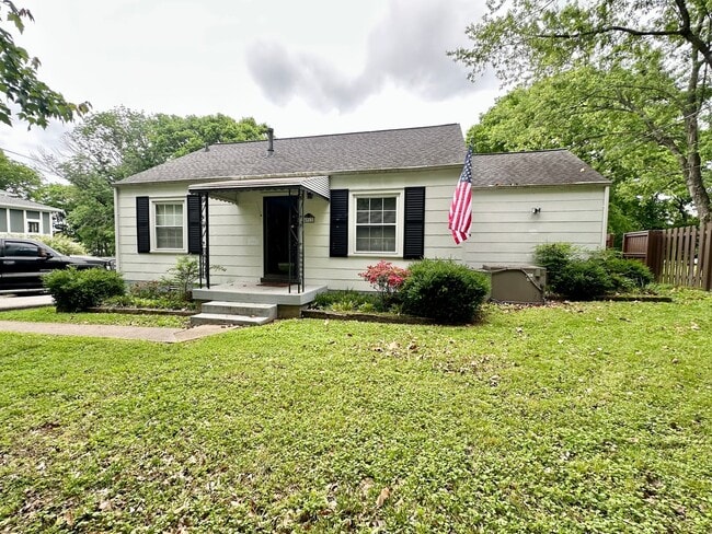 4912 Log Cabin Rd in Nashville, TN - Building Photo - Building Photo