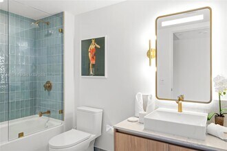 159 NE 6th St, Unit 2716 in Miami, FL - Building Photo - Building Photo