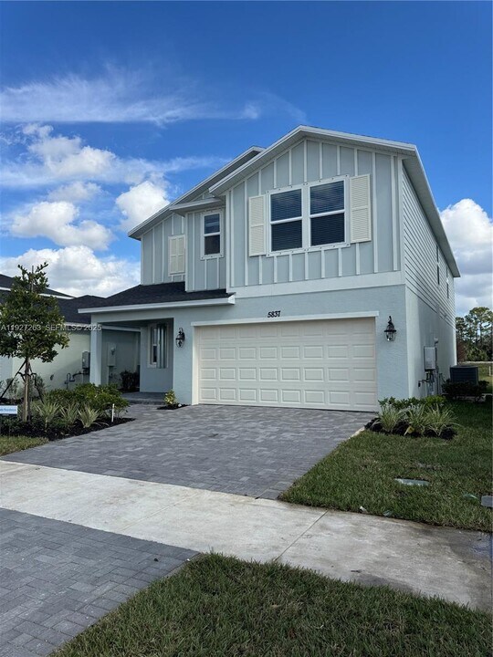 5837 NW Sweetwood Dr in Port St. Lucie, FL - Building Photo