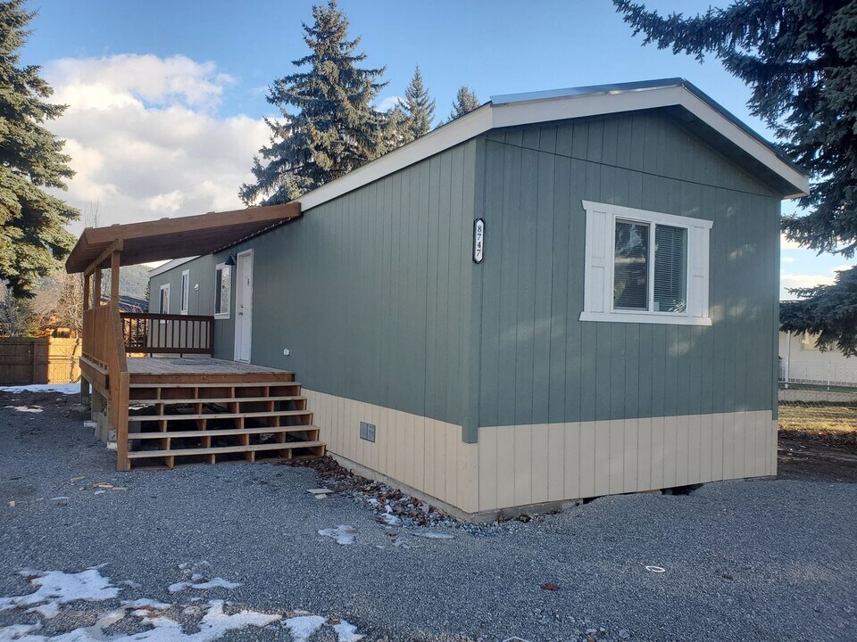 8747 N Starr Loop in Hayden, ID - Building Photo