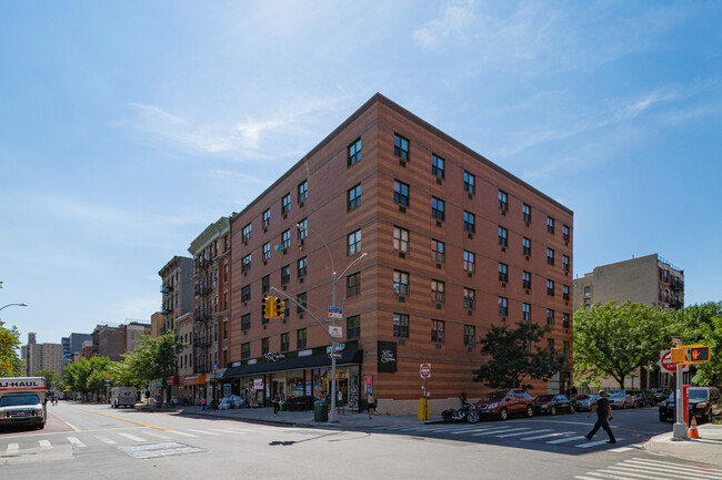 754 E Sixth St in New York, NY - Building Photo - Building Photo